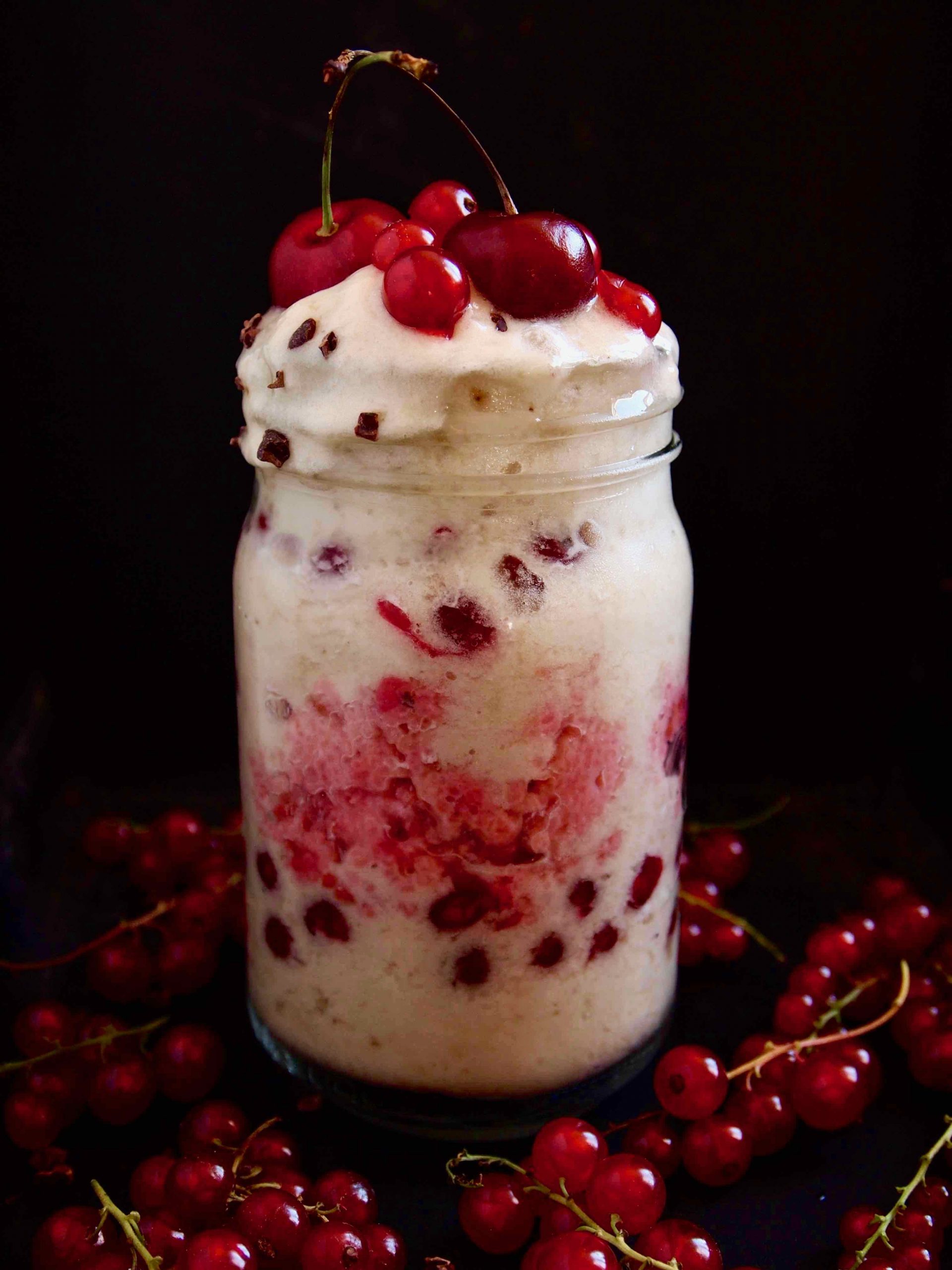 Johannisbeer-Hirse mit gesundem Bananeneis - Fernwehküche