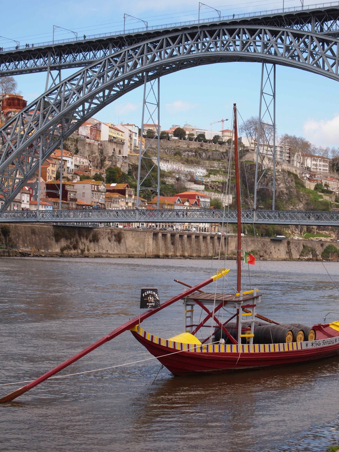 Portugiesischer Schokoladenkuchen und kleines Portoglück