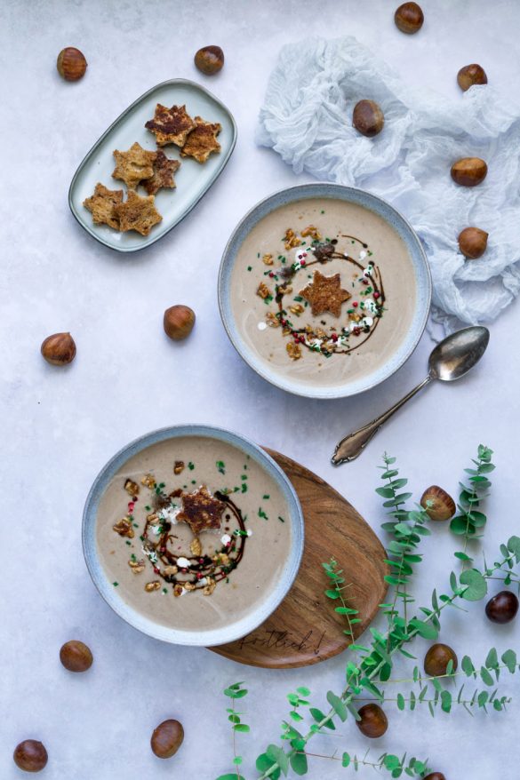 Maronensuppe mit Chilinüssen und Zimt-Tonka-Croutons - Fernwehküche Maronensuppe mit Chilinüssen und Zimt-Tonka-Croutons - Fernwehküche